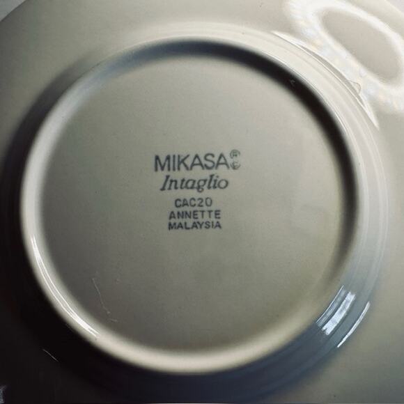 Mikasa Annette Bread&Butter Plates, Set of 10 Intaglio Red Flowers, Blue Scroll - Picture 10 of 10